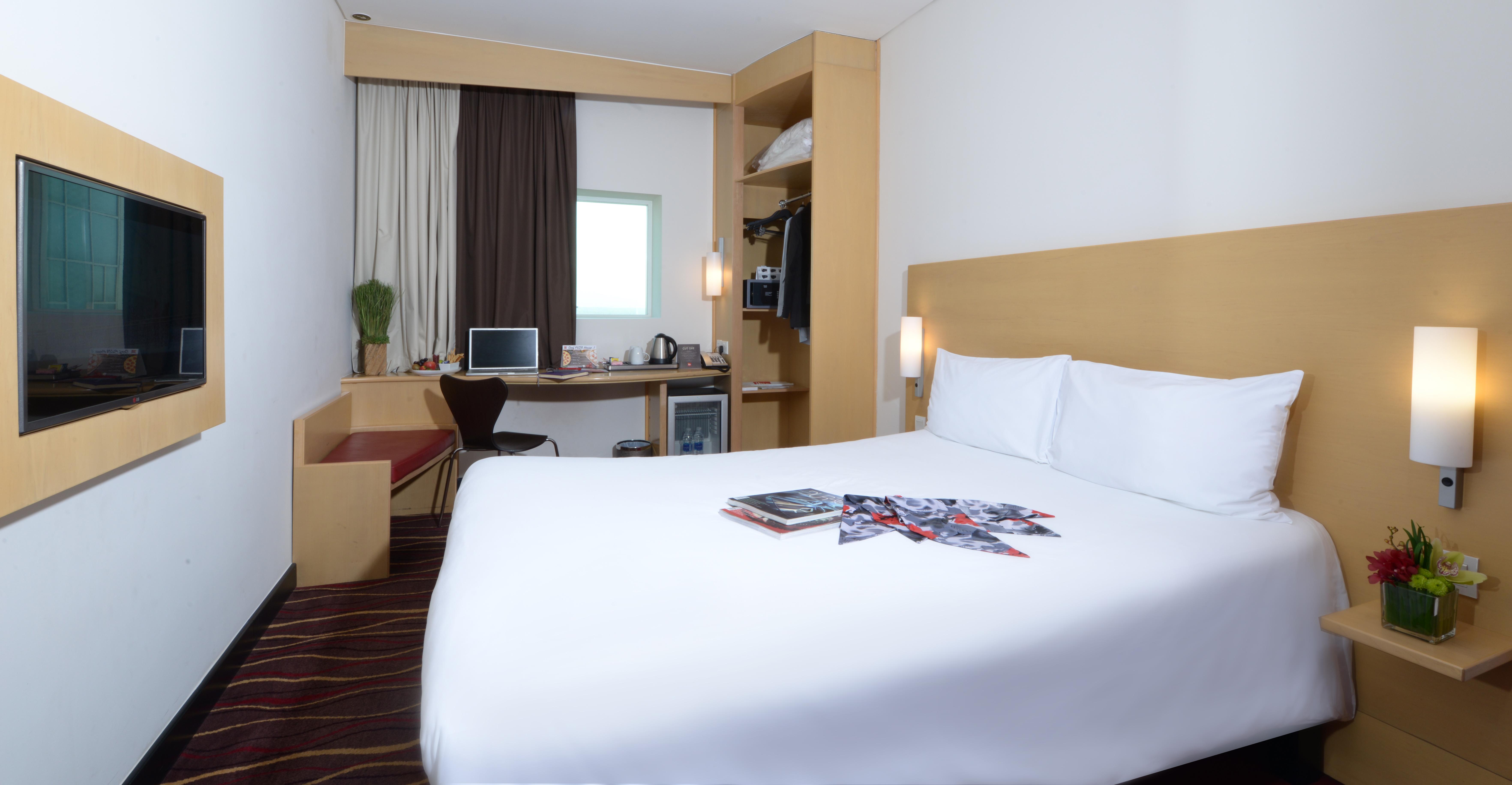 ibis Seef Al-Manamah Bagian luar foto