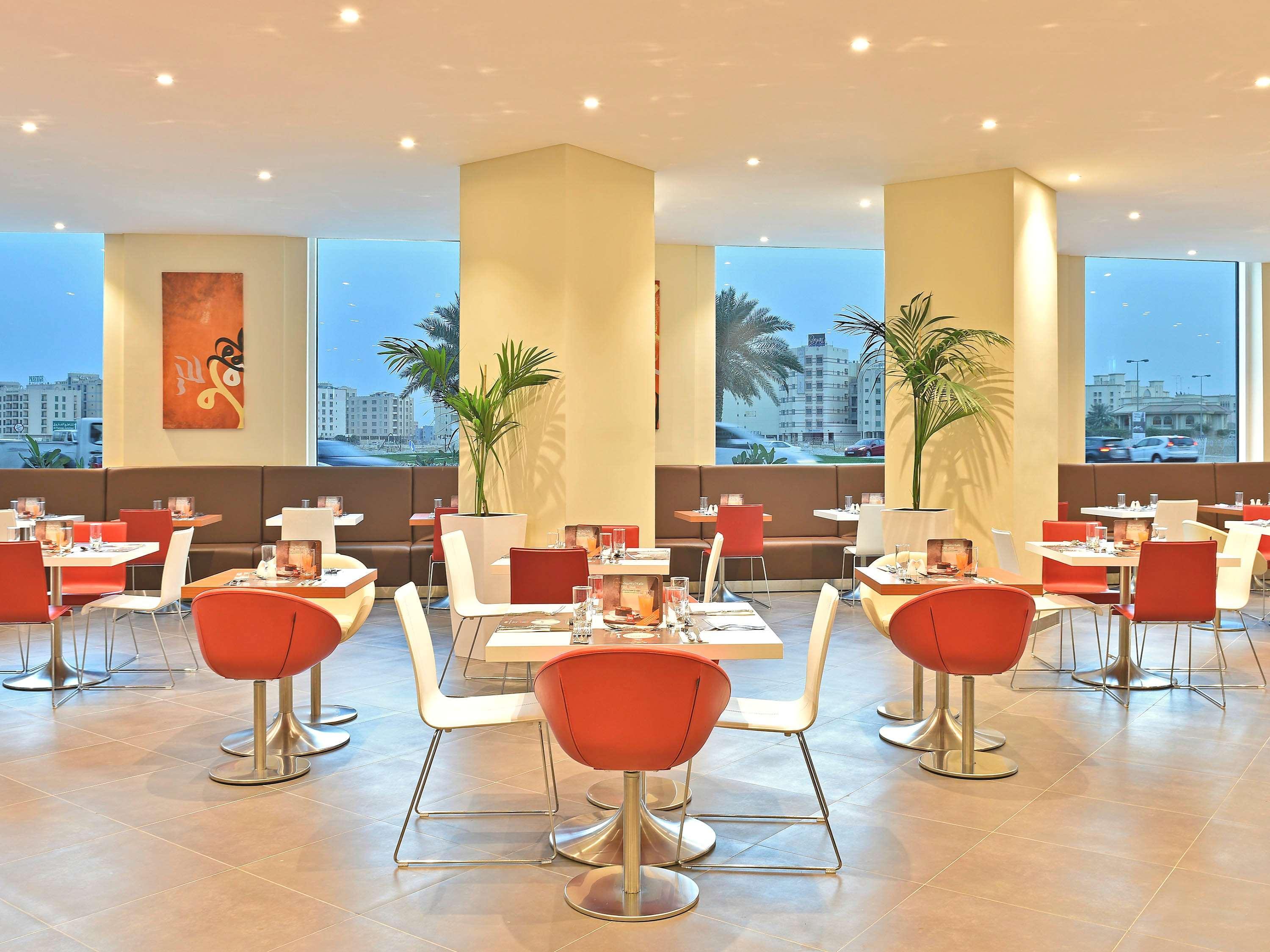 ibis Seef Al-Manamah Bagian luar foto