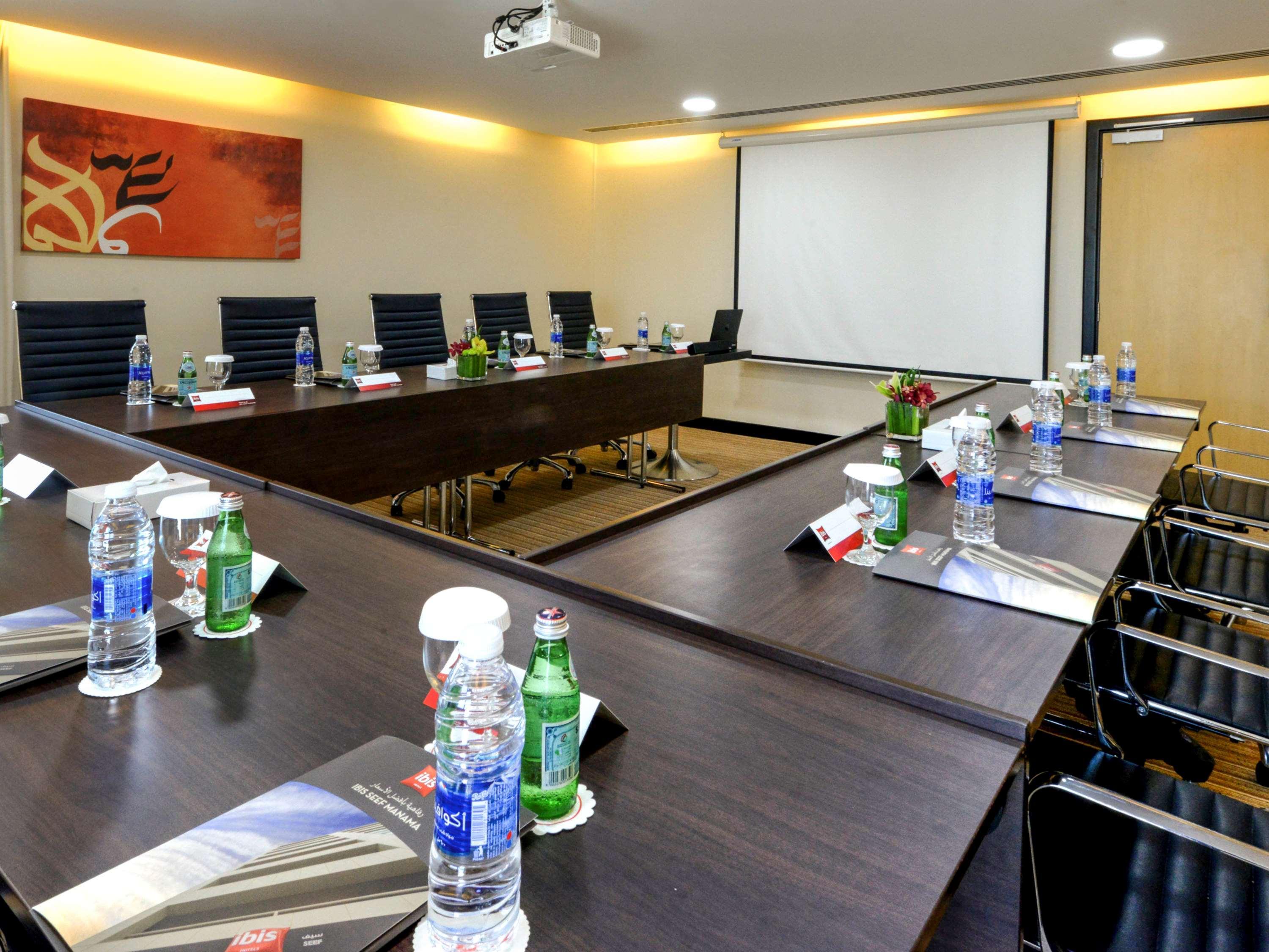 ibis Seef Al-Manamah Bagian luar foto