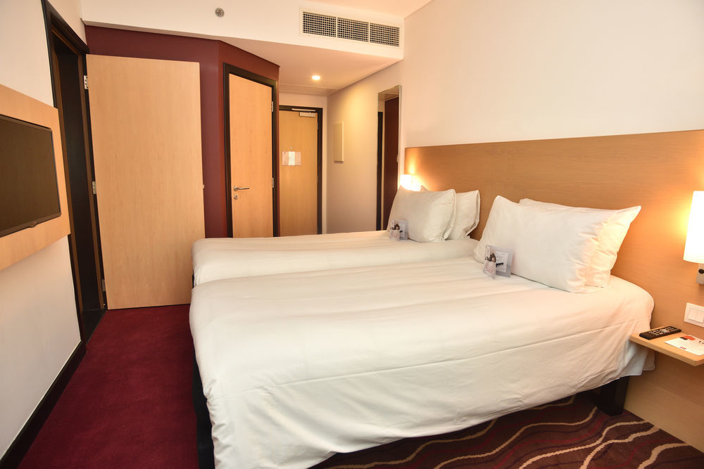 ibis Seef Al-Manamah Bagian luar foto
