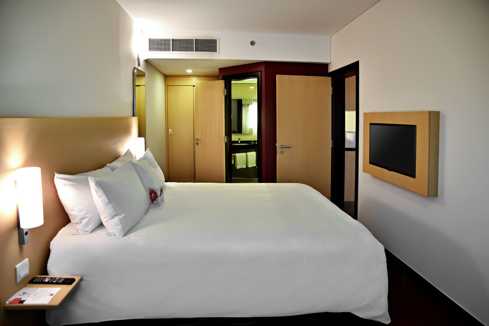 ibis Seef Al-Manamah Bagian luar foto