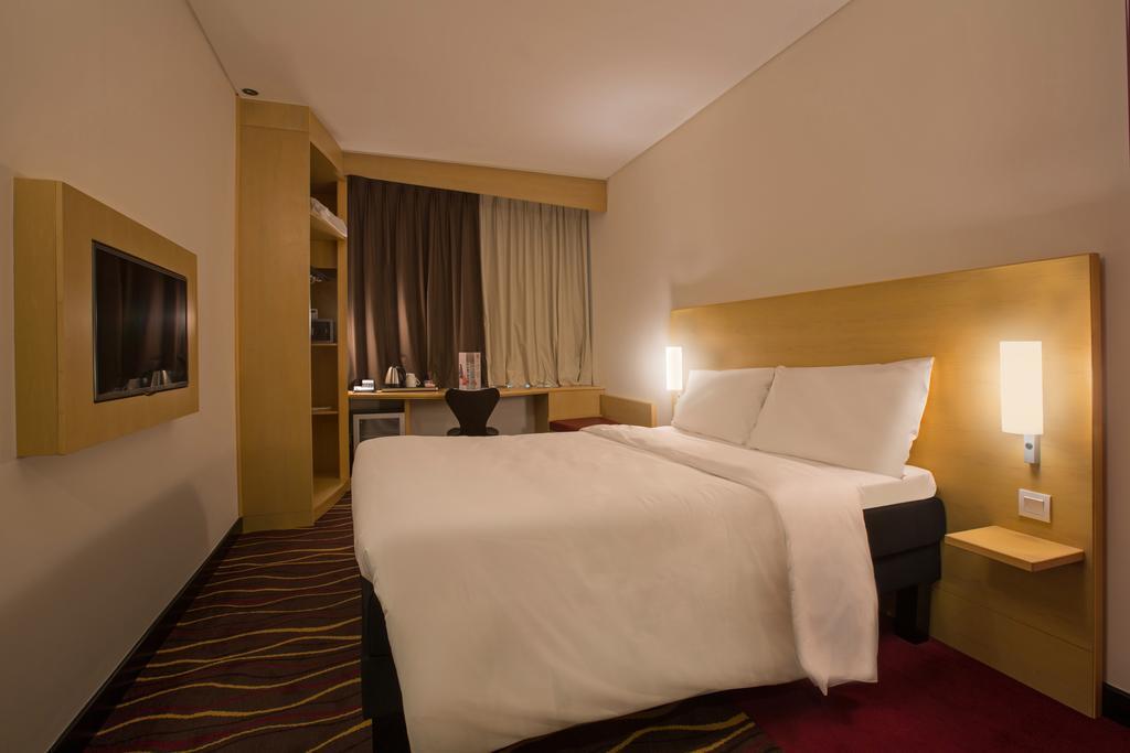 ibis Seef Al-Manamah Bagian luar foto
